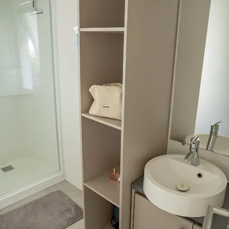 Campsite Del Mar B26, Mobile Superieur, 2 Chambres, 4 Personnes, 1 Salles De Bain, Bord De Argeles-sur-Mer